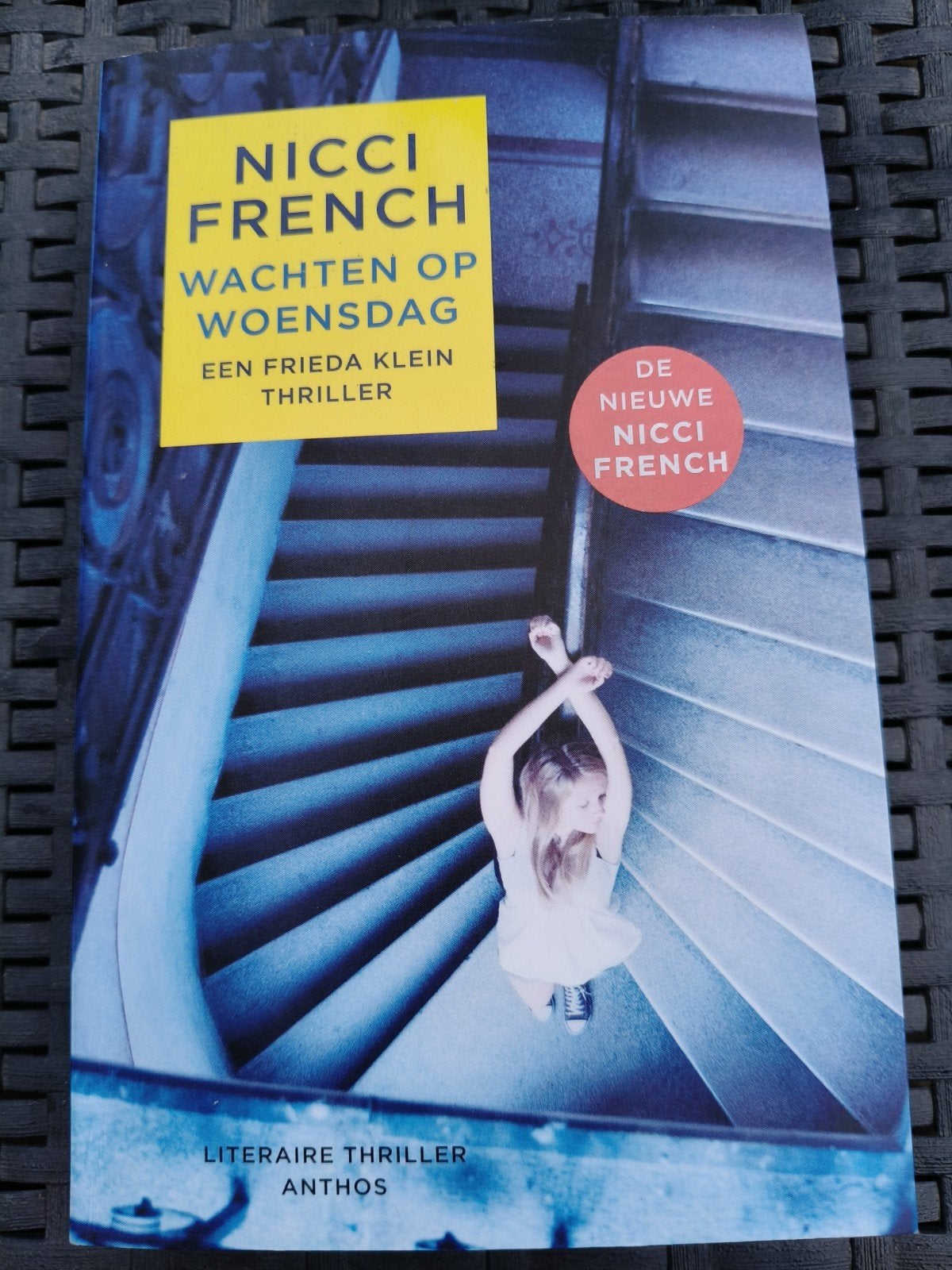 Wachten op Woensdag - Nicci French (Frieda Klein thriller), Boeken, Thrillers, Nicci French, Ophalen of Verzenden, Zo goed als nieuw