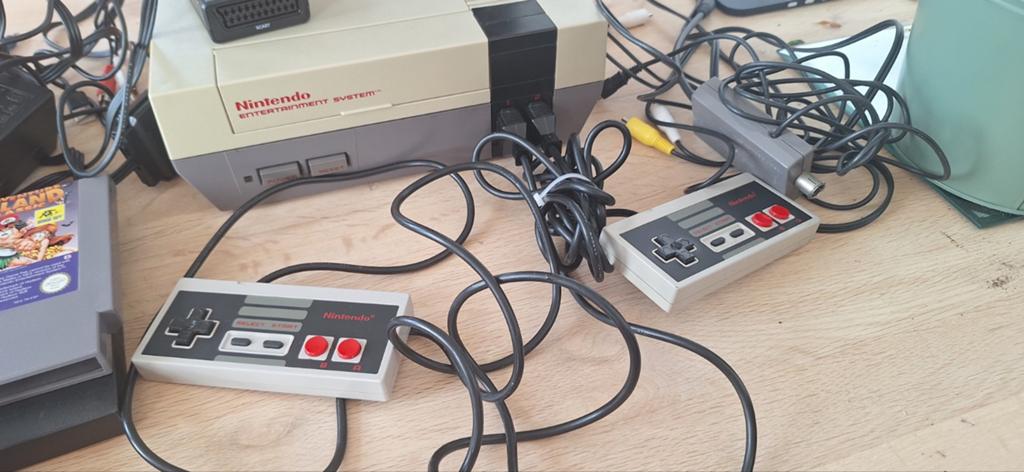 Nintendo Entertainment System (NES) met HDMI & 3 games, Ophalen of Verzenden, Gebruikt, Met 2 controllers, Met games