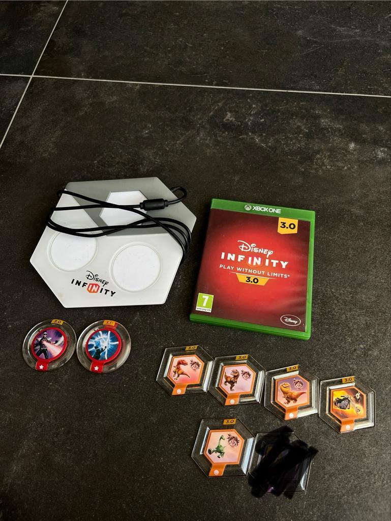 Disney Infinity voor Xbox one - spel, platform en poppetjes, Gebruikt, 2 spelers, Eén computer, Vanaf 7 jaar