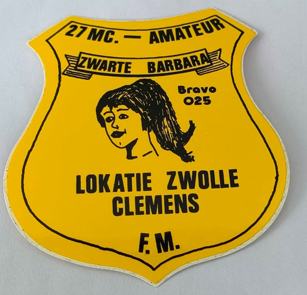 Sticker Zwarte Barbara 27 mc amateurs Zwolle (geel), Verzamelen, Ophalen of Verzenden, Zo goed als nieuw, Film, Tv of Omroep
