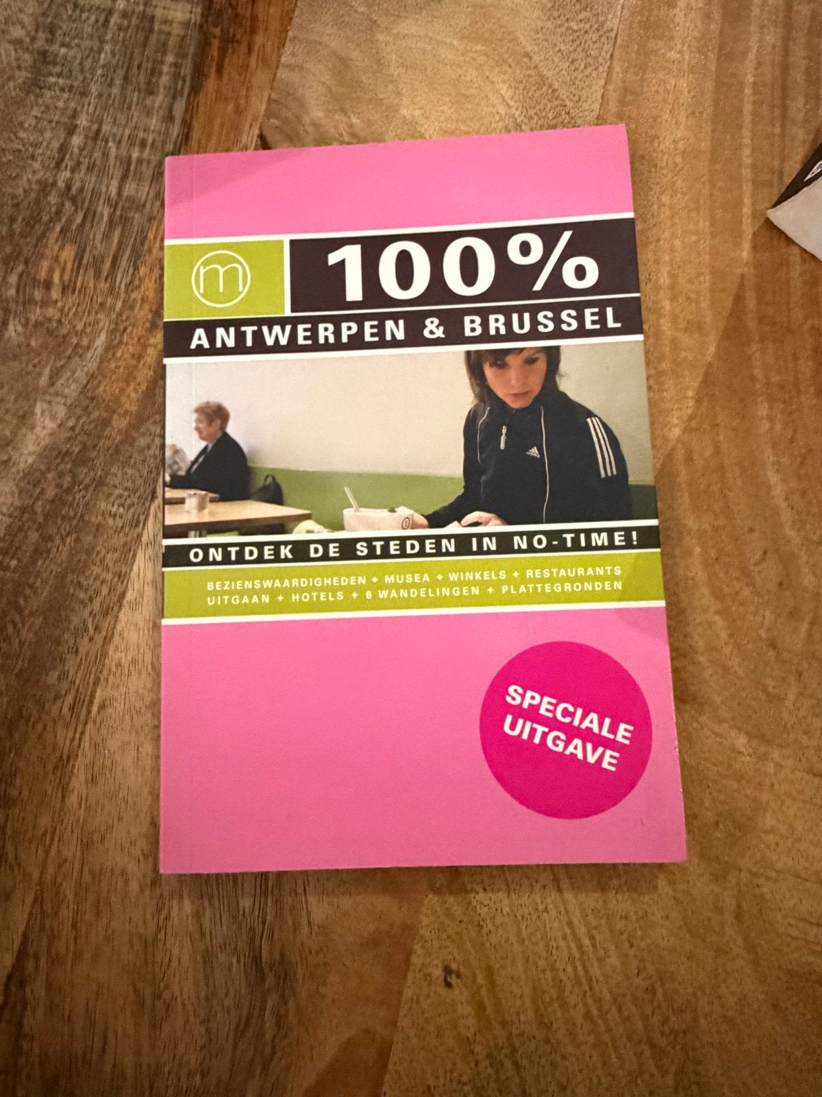 100% Antwerpen & Brussel - Speciale Uitgave Reisgids, Overige merken, Budget, Ophalen of Verzenden, Zo goed als nieuw