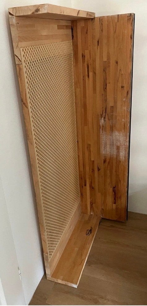 Gratis Stevige houten radiatorombouw - 145x38,5x65 cm, Doe-het-zelf en Verbouw, Verwarming en Radiatoren, Ophalen, 30 tot 80 cm