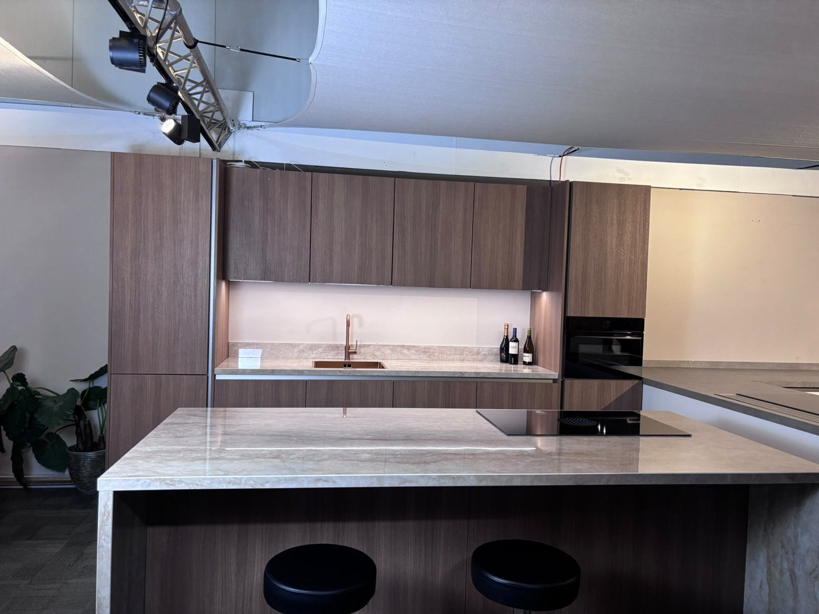 Nieuwe kwaliteit keuken met Taj Mahal keramiek en Bora Puxa., Ophalen, Bruin, Overige typen, Met kookeiland