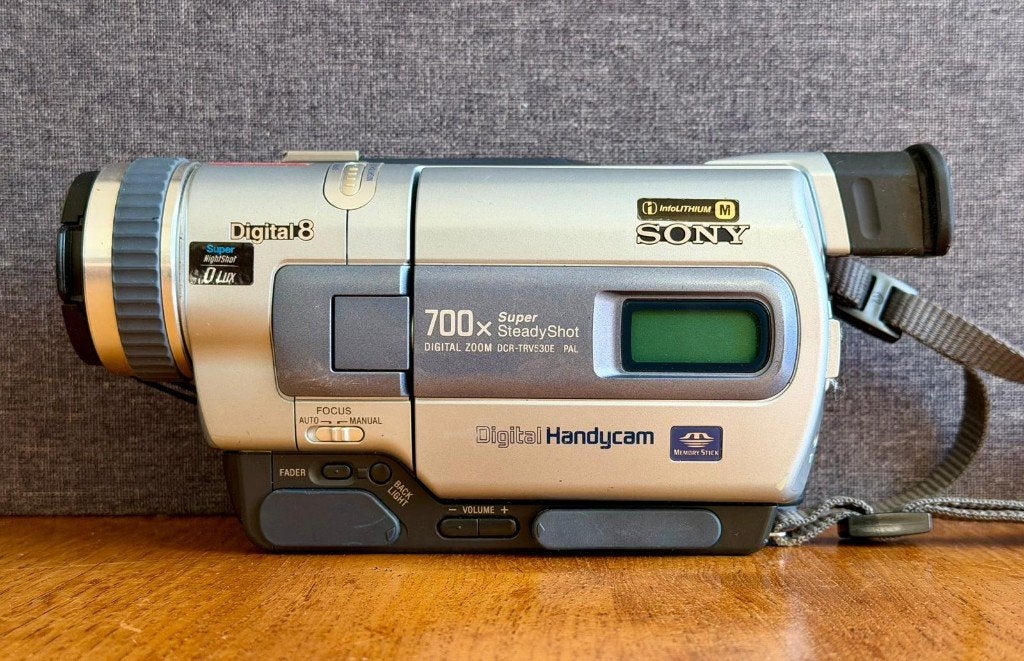 Sony DCR-TRV530E Digital8, Topmodel, Speelt Video8/Hi8 af, 20x of meer, Overige soorten, Ophalen of Verzenden, Zo goed als nieuw