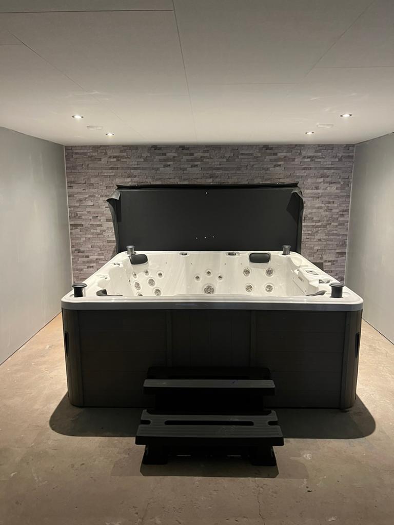 Jacuzzi balboa 6 persoons . Lekker bubbelen, Tuin en Terras, Bubbelbaden en Hottubs, Ophalen of Verzenden, Zo goed als nieuw
