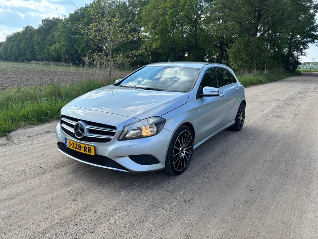 Mercedes-Benz A-Klasse A180 1.6 Blue Efficiency 2012 Grijs, Auto's, Voorwielaandrijving, Zwart, 4 cilinders, Leder en Stof