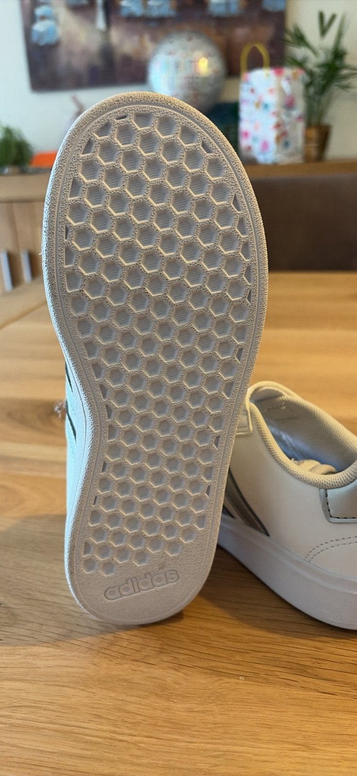 Addidas meisjes of jongens schoenen, Nieuw, Ophalen of Verzenden, Jongen of Meisje, Sportschoenen