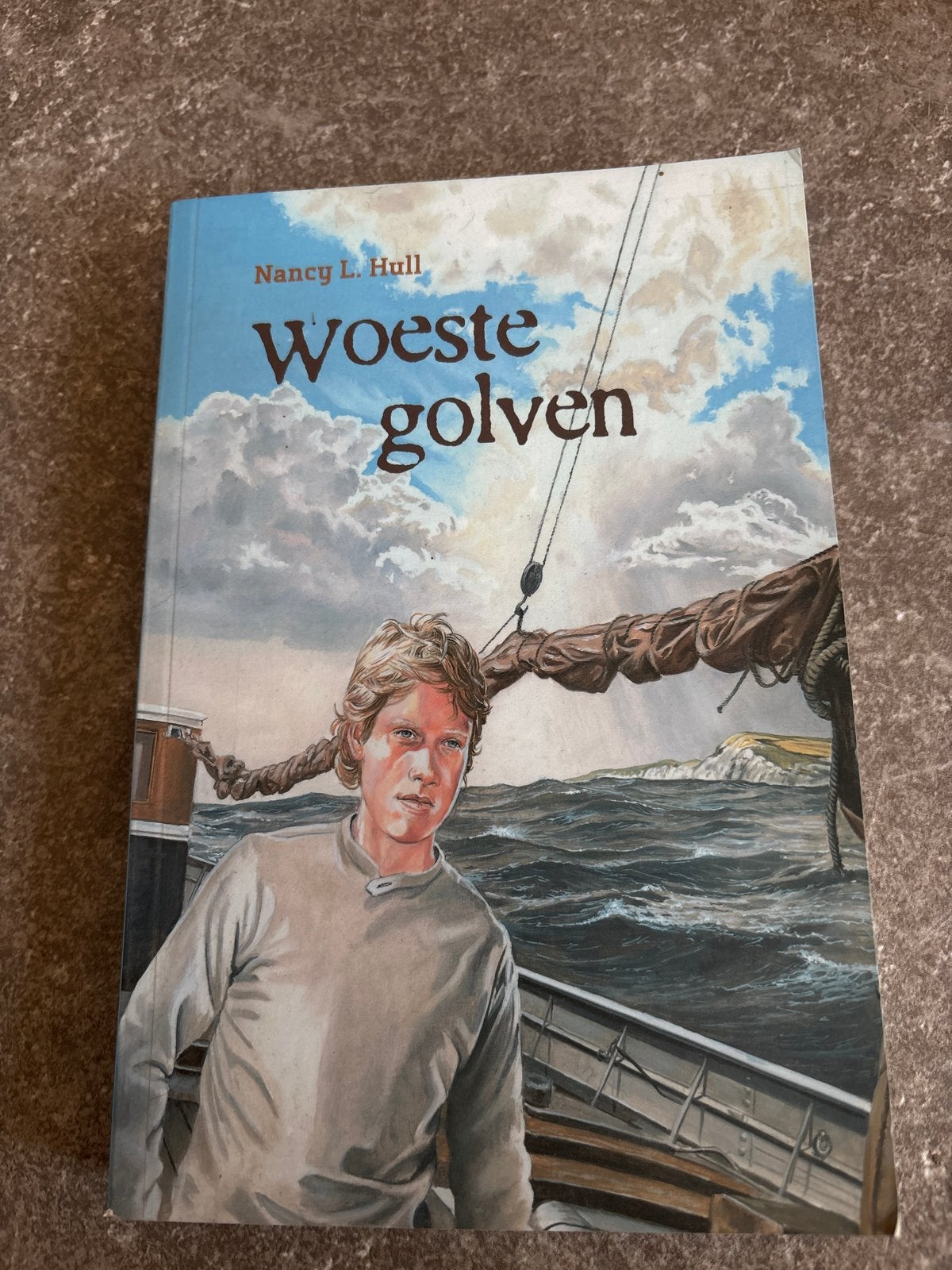 Woeste golven - Nancy L. Hull (Jeugdboek), Ophalen of Verzenden, Zo goed als nieuw