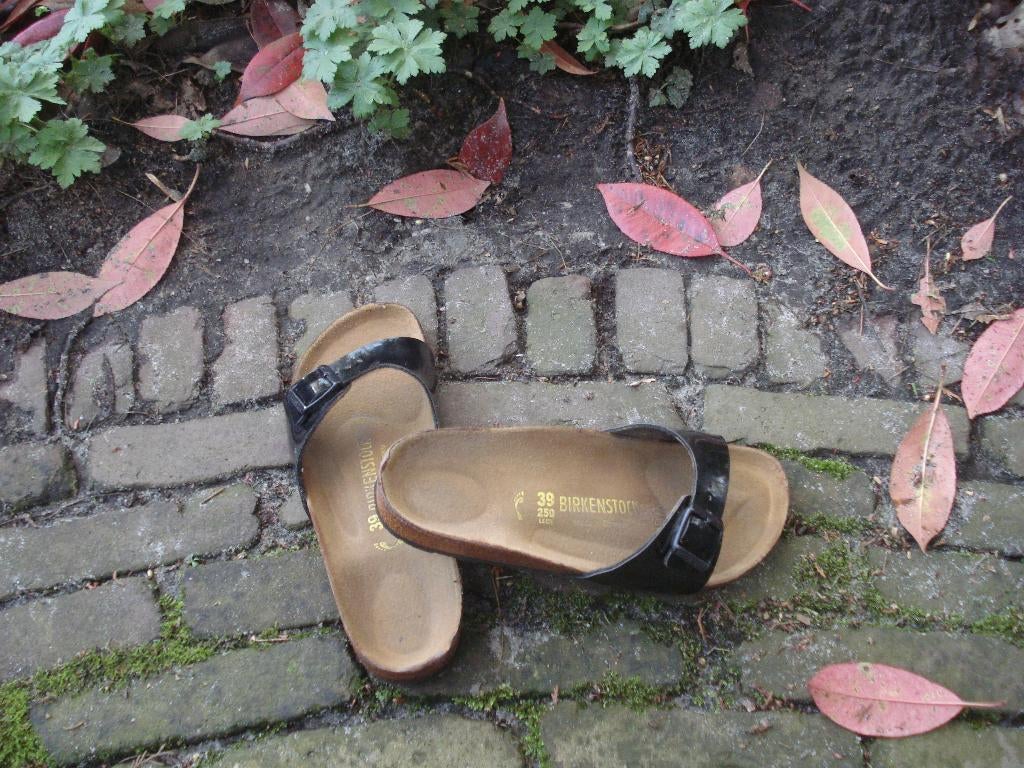 BIRKENSTOCK MADRID ZWART 39 NU GRATIS VERZENDING PER POST, Kleding | Dames, Schoenen, Slippers, Verzenden, Zwart, Zo goed als nieuw