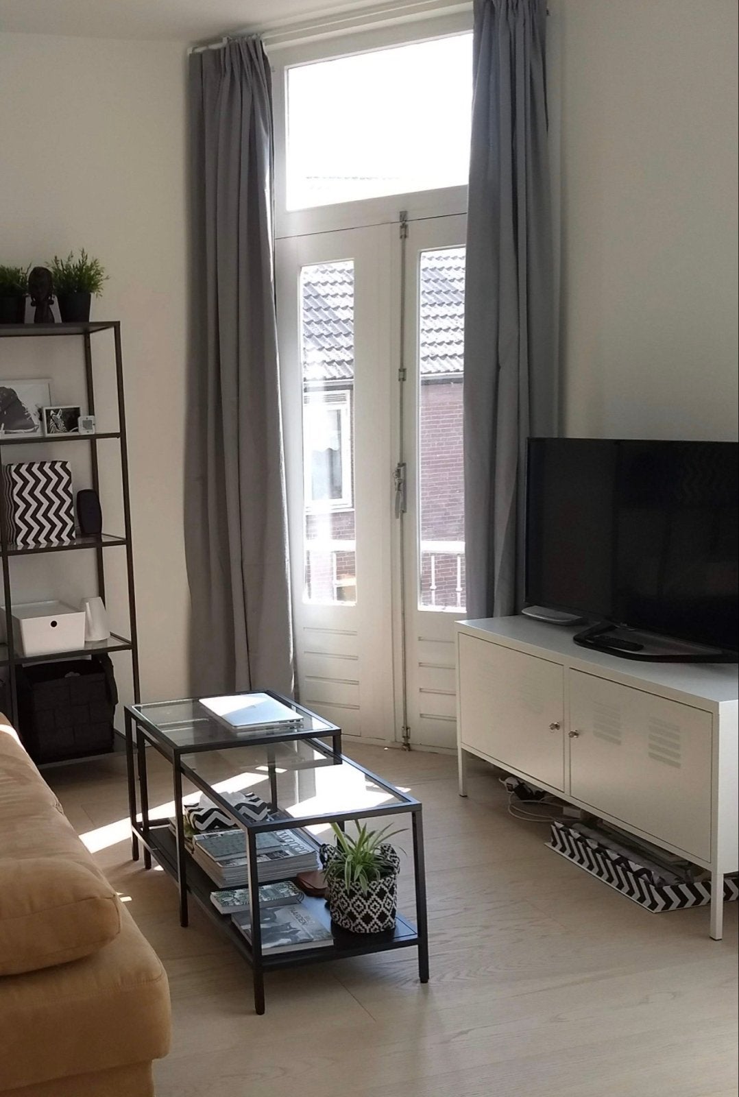 2x Gordijnen grijs - 232cm lang, 130cm breed (onderkant), Huis en Inrichting, Stoffering | Gordijnen en Lamellen, Plooiafwerking