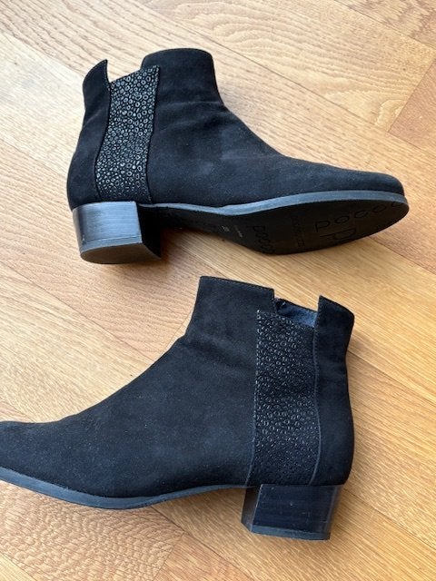 korte dames laarsjes maat 39½  € 40,00, Ophalen, Zwart, Zo goed als nieuw, Lage of Enkellaarzen