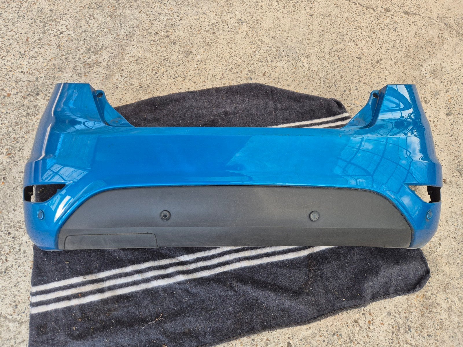 Ford Fiesta mk7 achterbumper met parkeersensoren, Ophalen, Ford, Bumper