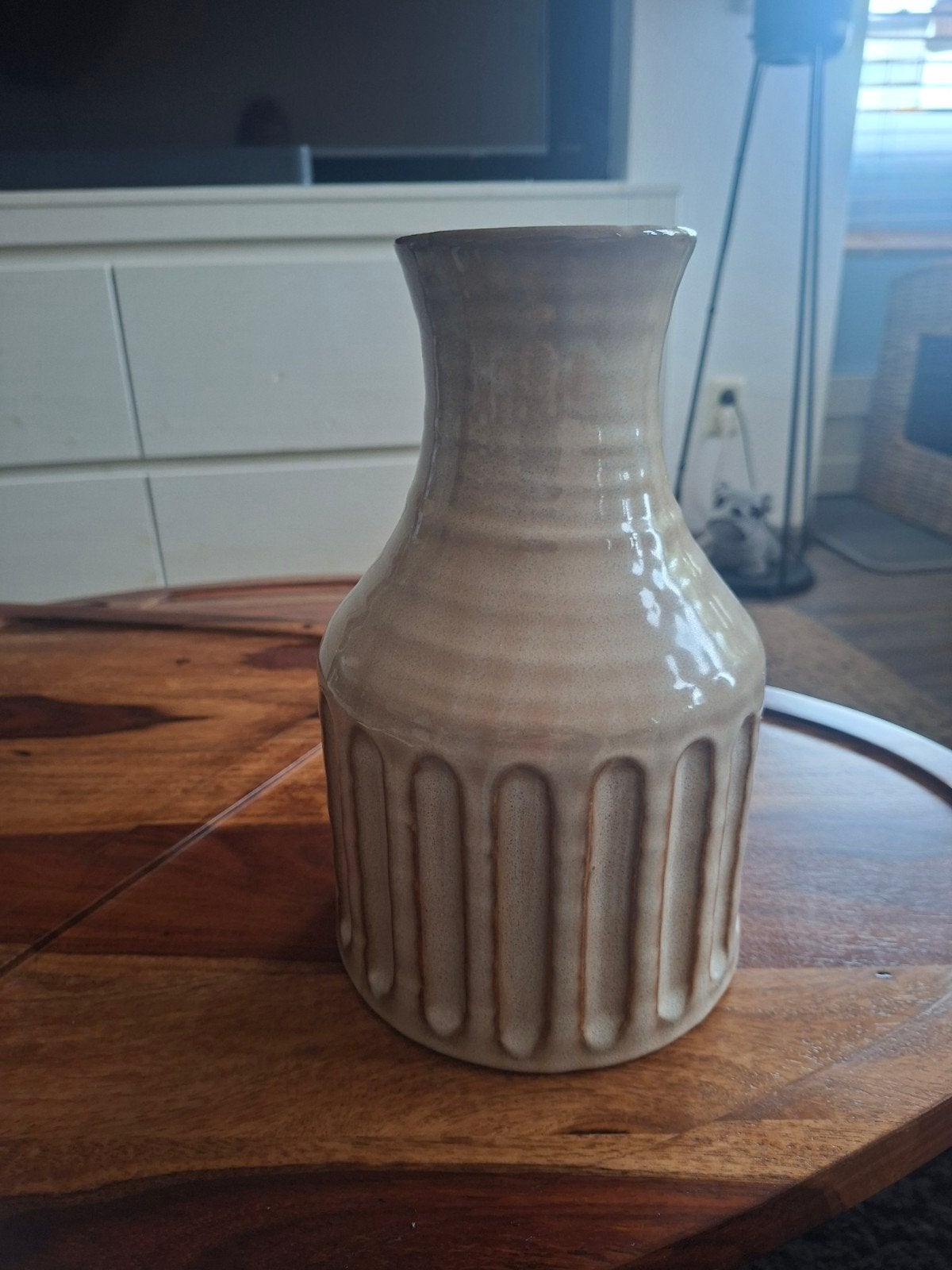 Mooie beige japandi vaas., Huis en Inrichting, Beige, 25 cm, Ophalen of Verzenden, Steen/keramiek