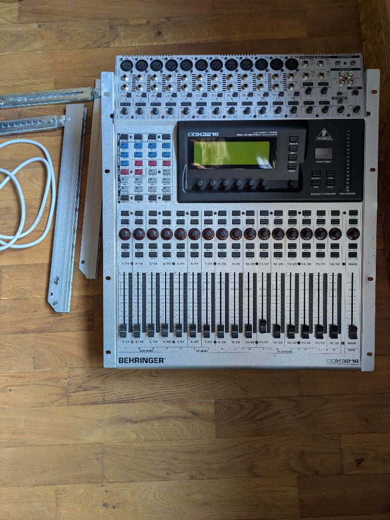 Behringer DDX3216, Muziek en Instrumenten, Ophalen of Verzenden, Gebruikt, 20 kanalen of meer, Microfooningang