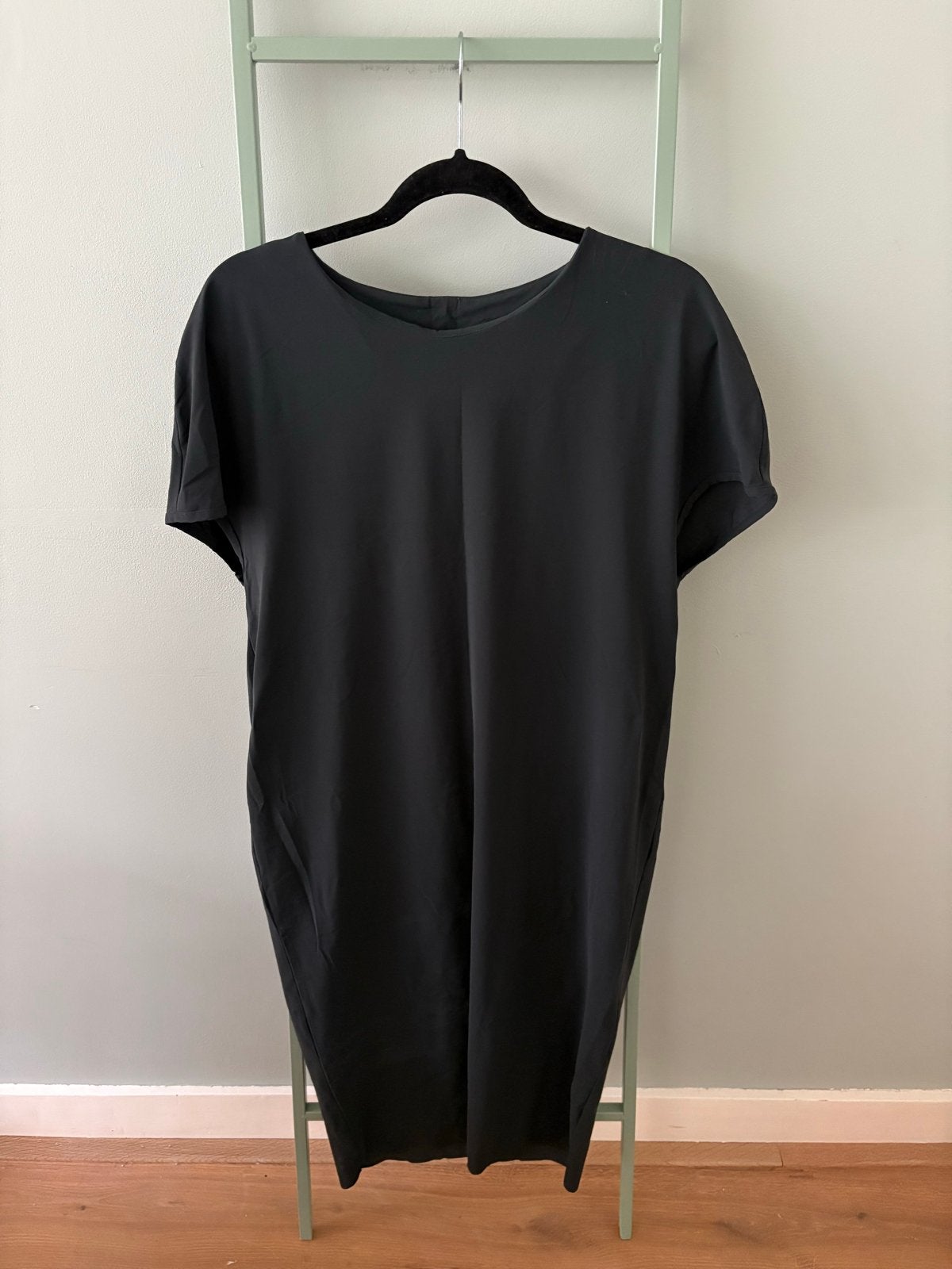 Japan TKY zwarte jurk, maat L, Kleding | Dames, Verzenden, Maat 42/44 (L), Zo goed als nieuw, Knielengte