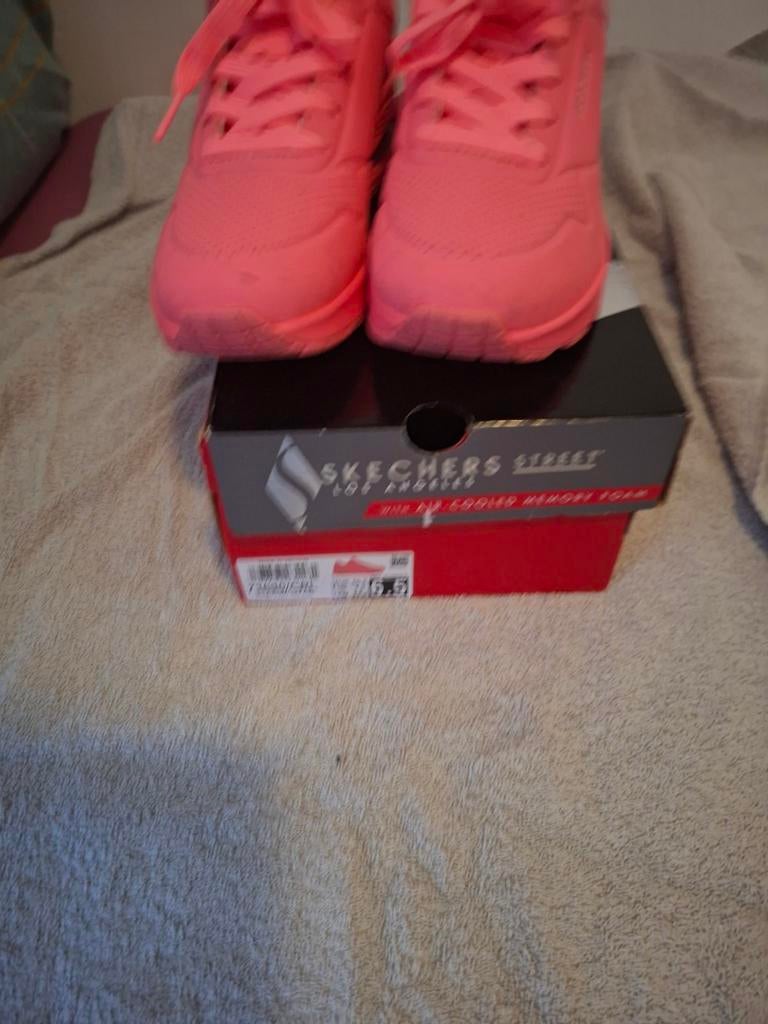 Zalmroze Skechers maat 36,5, Kleding | Dames, Schoenen, Ophalen of Verzenden, Roze, Sneakers of Gympen