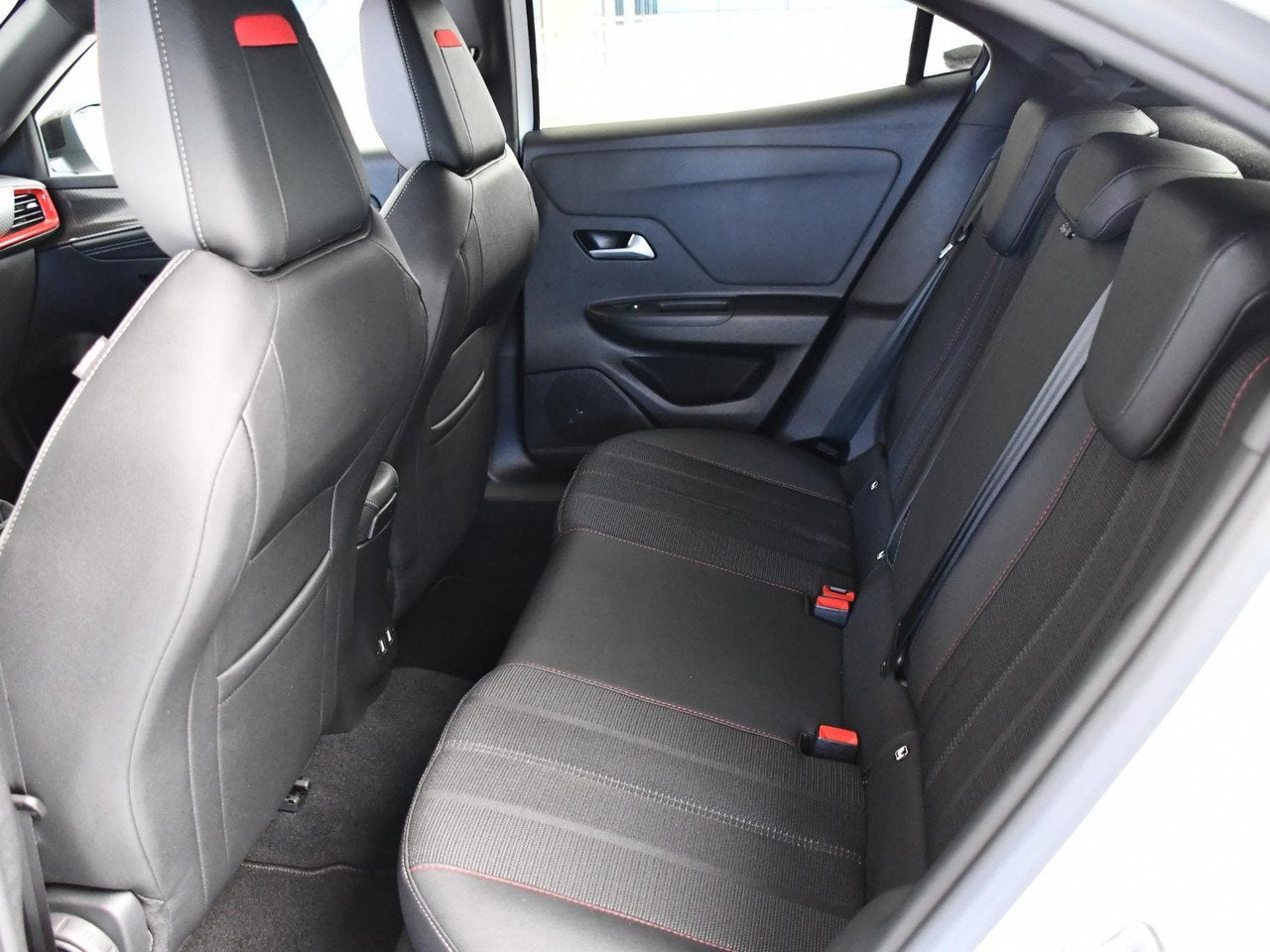 Foto 12 van Opel Mokka 1.2 GS Line | Navigatie | Blind Spot Monitor | Ac
