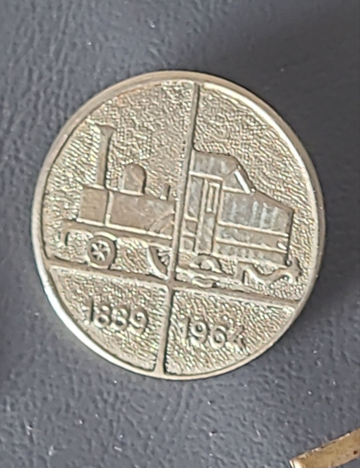 Vintage Speldje: Trein Evolutie 1839-1964, Verzenden, Gebruikt, Transport, Speldje of Pin