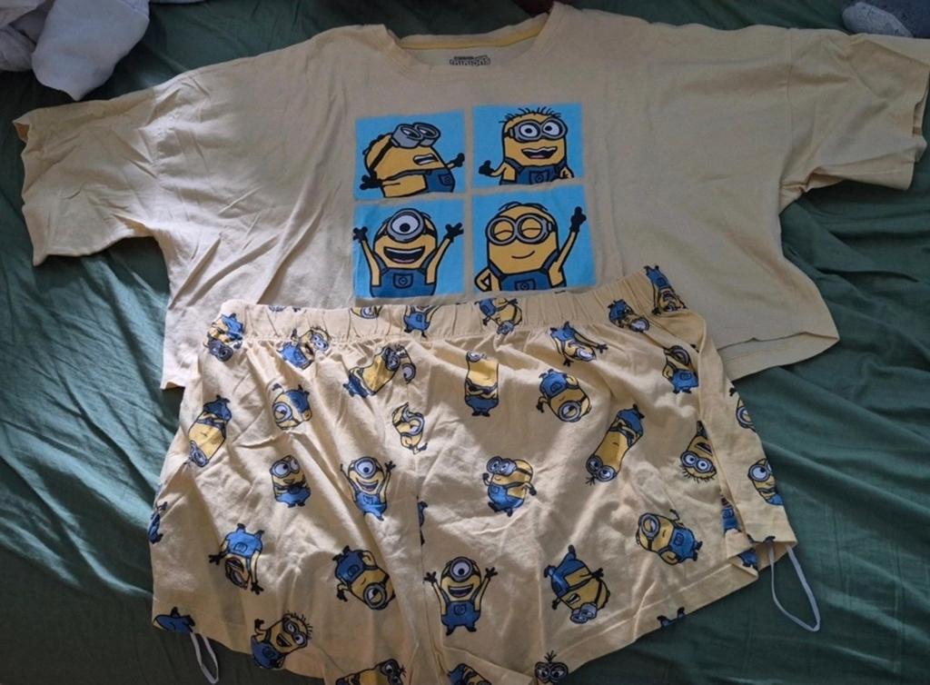 Minions Pyjama Set - T-shirt en Short Maat L, Kleding | Dames, Primark, Ophalen of Verzenden, Nieuw, Maat 42/44 (L)