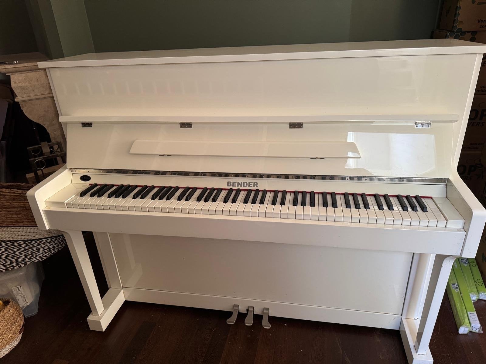 Bender Piano - Wit, zo goed als nieuw, zelf ophalen, Muziek en Instrumenten, Ophalen, Wit, Zo goed als nieuw, Piano