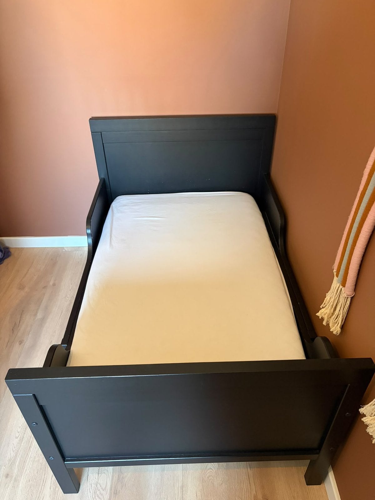 Sundvik meegroeibed zwart, Ophalen, Gebruikt, 70 tot 85 cm, Matras