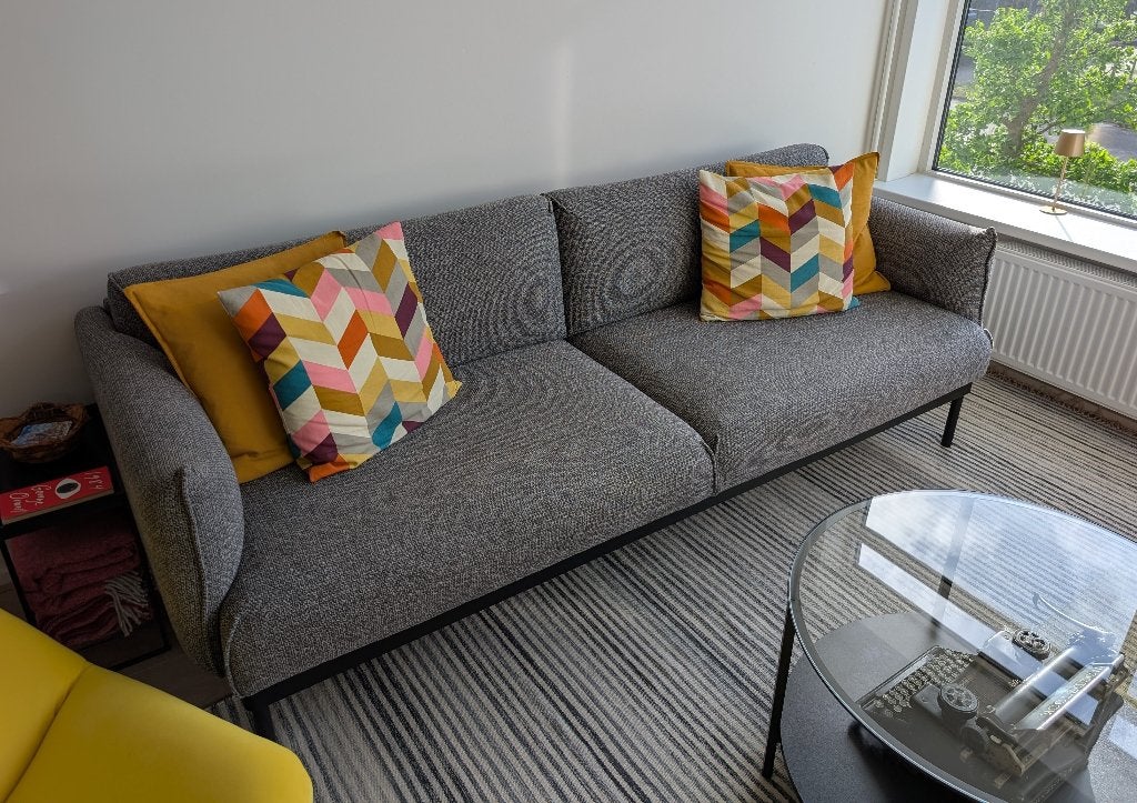 IKEA ÄPPLARYD 3-zitsbank grijs/zwart in nieuwstaat, Ophalen, Driepersoons, 75 tot 100 cm, Zo goed als nieuw