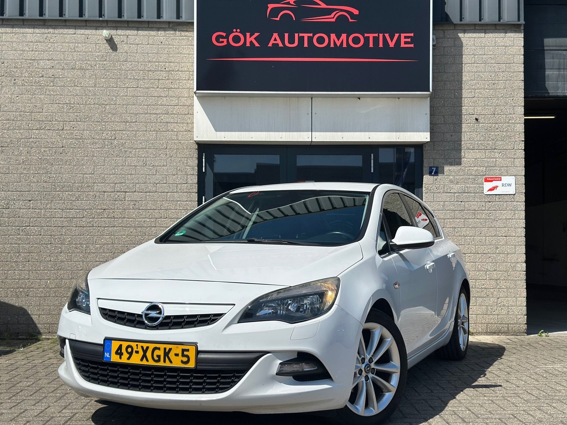 Opel Astra 1.4 Turbo Sport / PDC / Navi / NWe APK / Trekhaak, Auto's, Voorwielaandrijving, Euro 5, Gebruikt, 680 kg