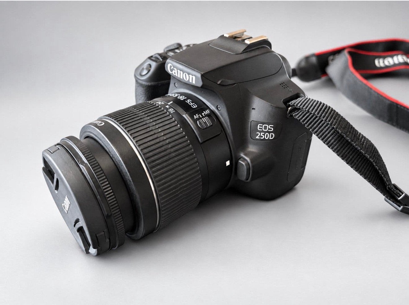Canon Eos 250D + 18-55MM, Spiegelreflex, 25 megapixels, Canon, Accu