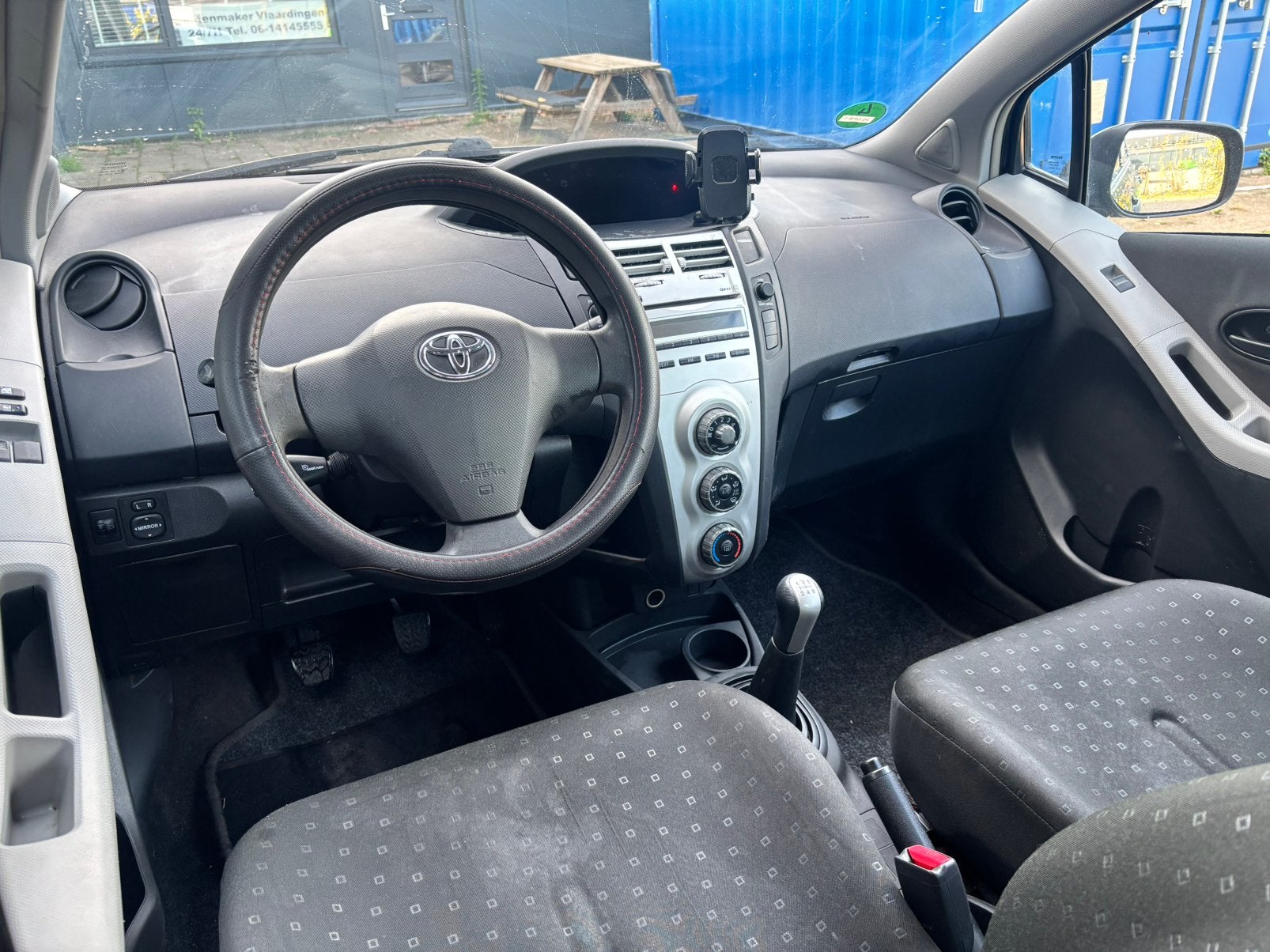 Foto 7 van Toyota Yaris 1.0 12V Vvt-i 5DR Terra 2008 Zwart
