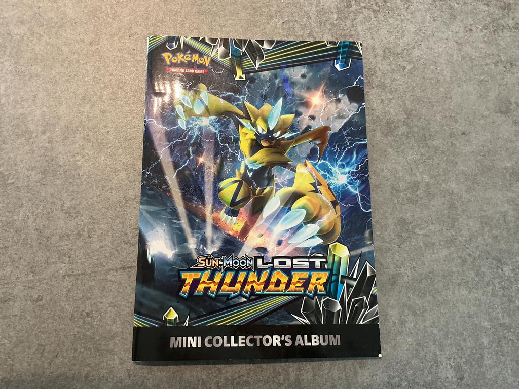 Pokémon Sun & Moon Lost Thunder Mini Collector's Album, Ophalen of Verzenden, Gebruikt, Boek of Catalogus
