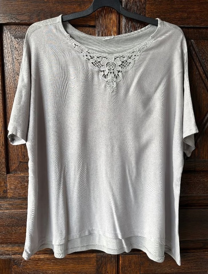 Lichtgrijze top, shirt kanten inzet; XL 48/ 50, Gina Benotti, Ophalen of Verzenden, Zo goed als nieuw, Grijs, Shirt of Top