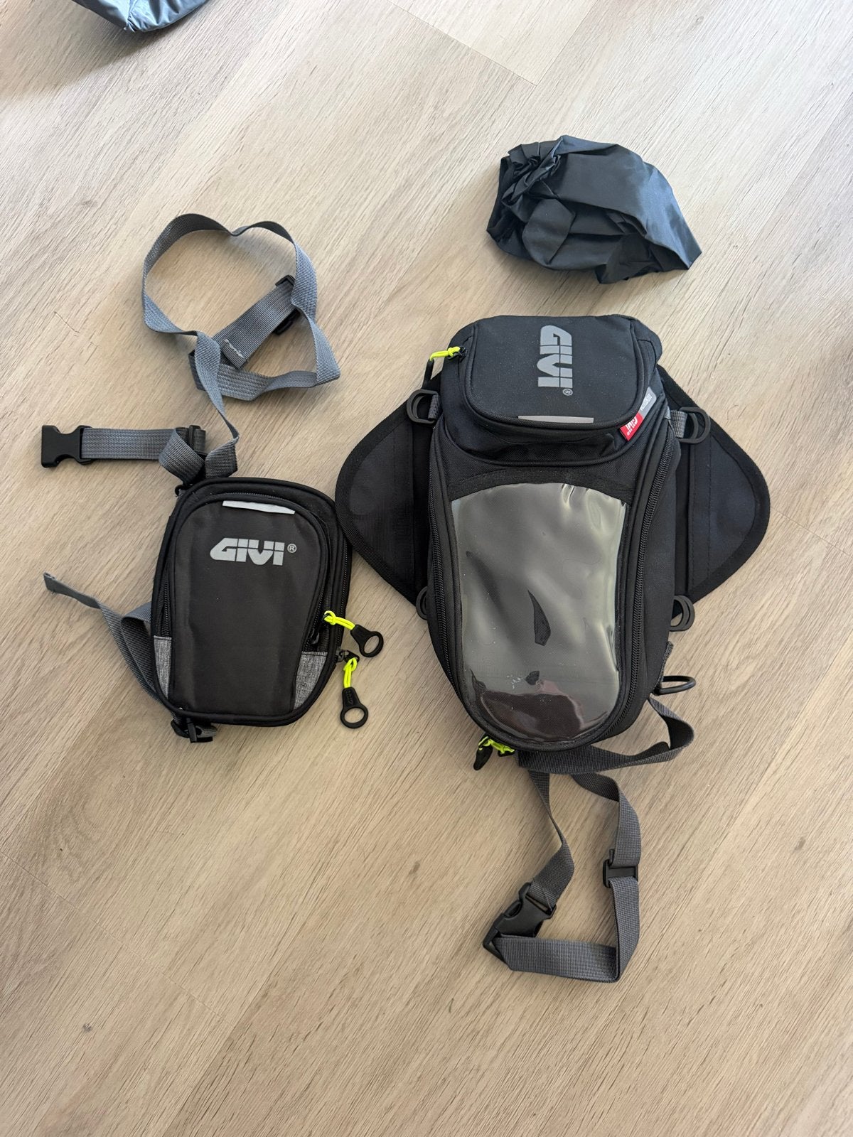 Givi tanktas met magneetjes en Givi beentas - Nieuw!, Ophalen of Verzenden, Nieuw