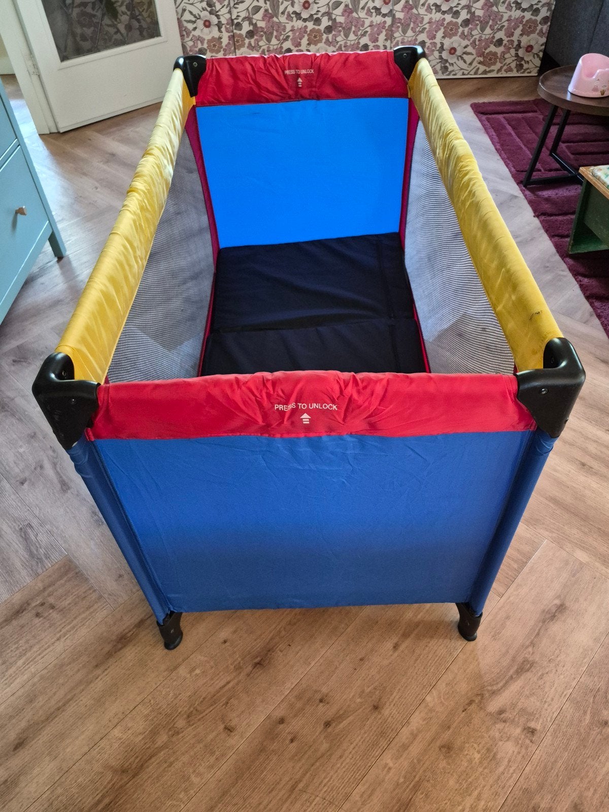 Hauck Bambini Reisbox - Kleurrijk en Compact, Ophalen
