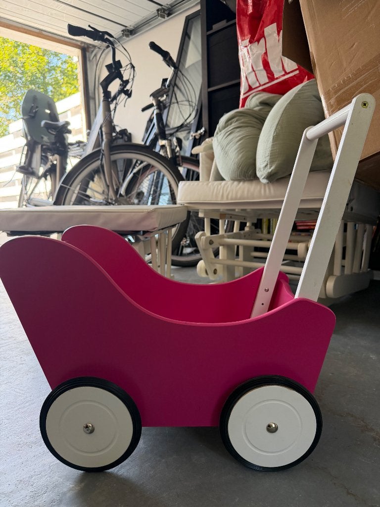 Roze houten poppenwagen, Ophalen, Zo goed als nieuw, Duw- of Trekspeelgoed