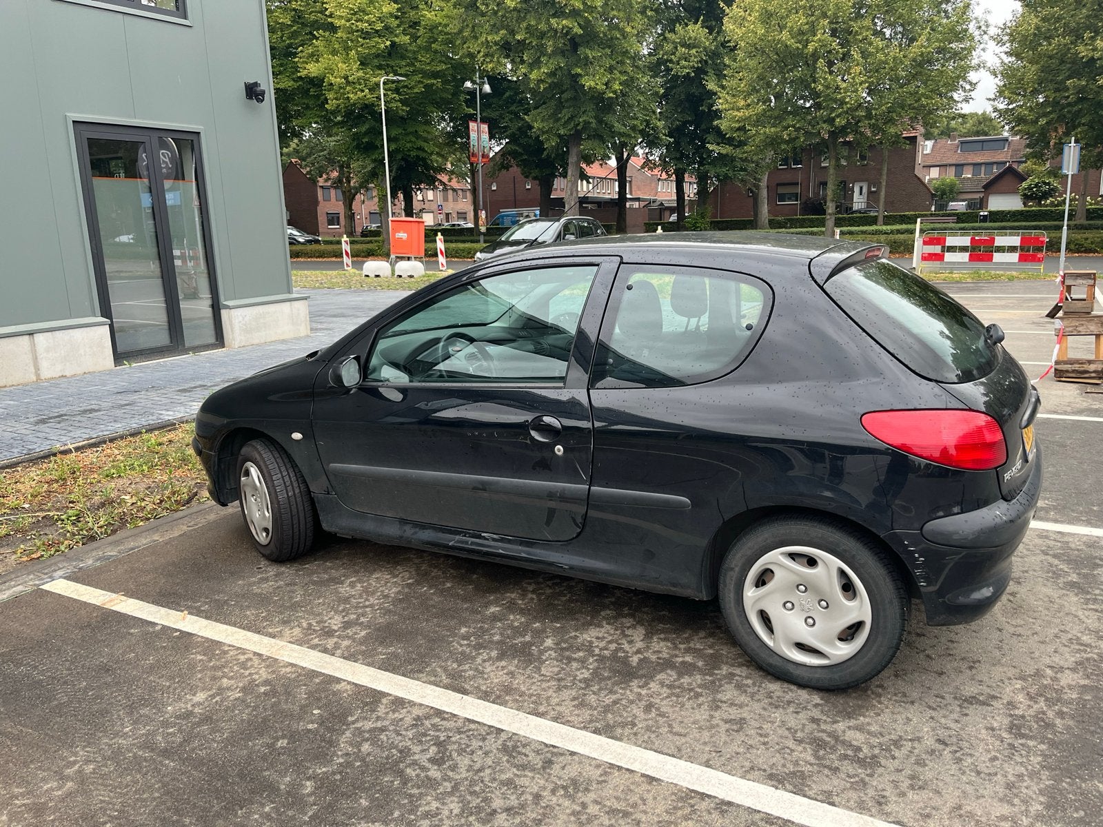Peugeot 206 1.4 X-line 3D 2001 Zwart | 2e eigenaar, Voorwielaandrijving, Stof, 31 €/maand, 4 cilinders