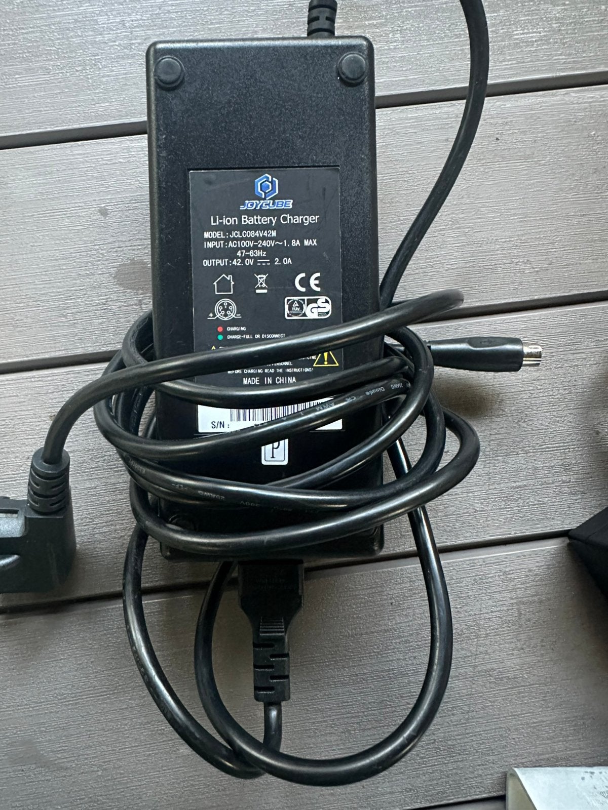 Joycube Li ion Fiets oplader 42ov  2.0A, Ophalen, Zo goed als nieuw