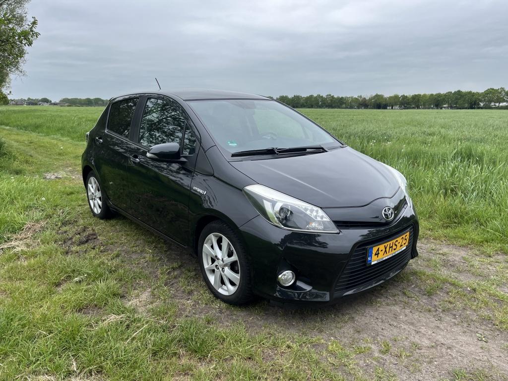 Toyota Yaris 1.5 Hybrid Dynamic (bj 2014, automaat), Auto's, Automaat, Euro 5, 1497 cc, Gebruikt