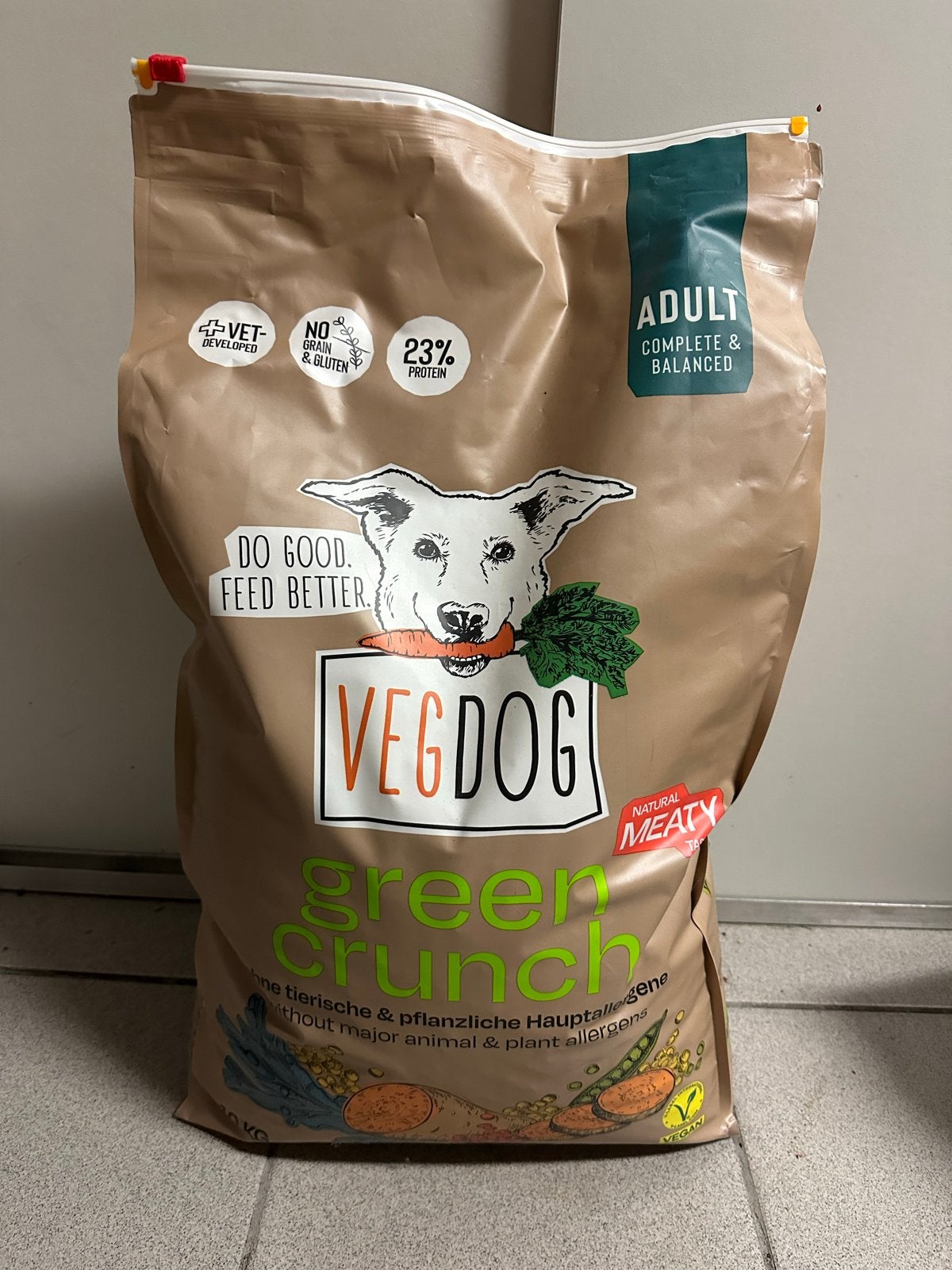 Hondenbrokken vega, Ophalen, Hond
