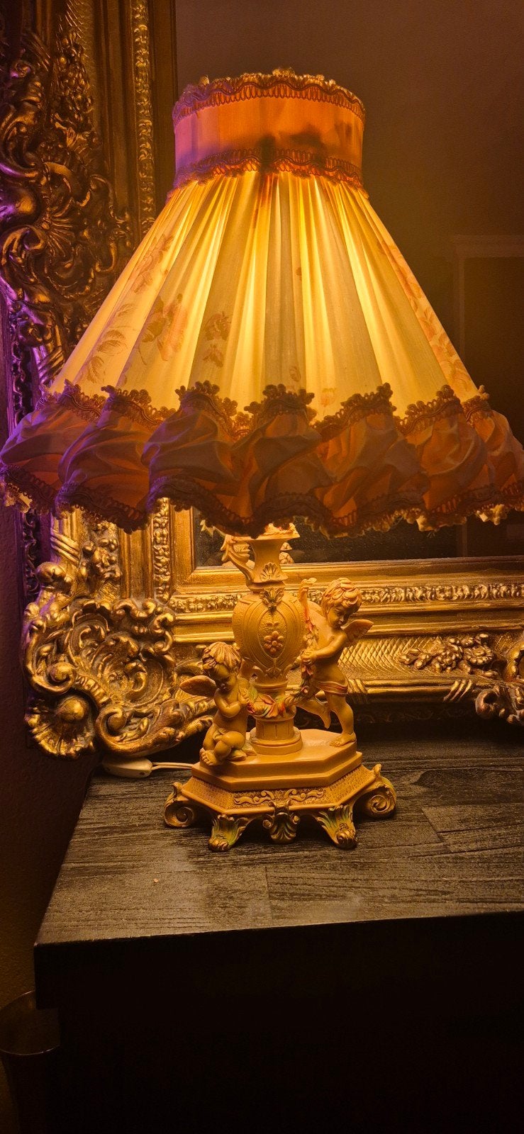 Antieke Tafellamp met Cherubijnen en Sfeervolle Kap, Antiek en Kunst, Antiek | Lampen, Ophalen of Verzenden