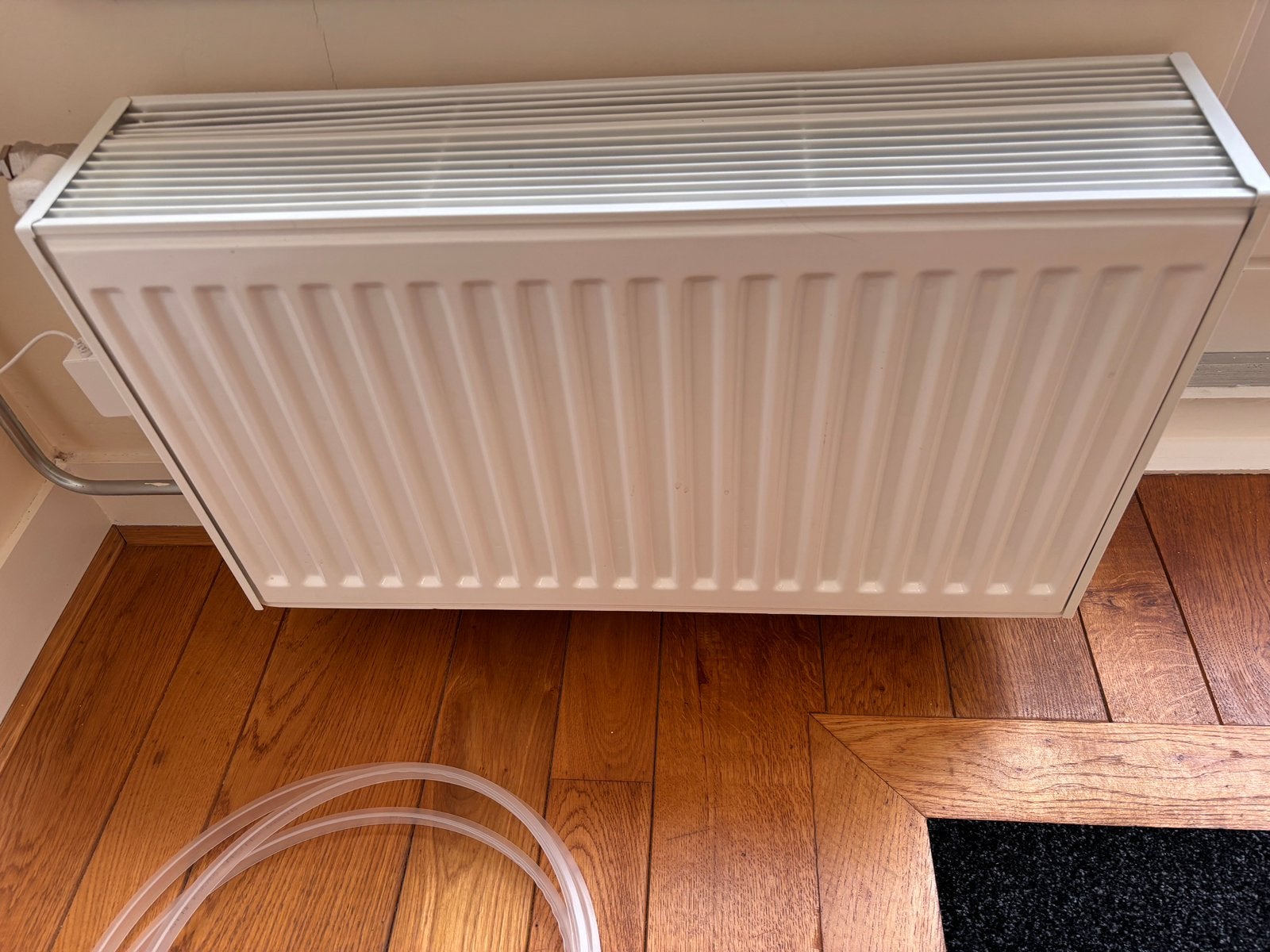 2 x kleine paneelradiatoren Stelrad, Ophalen, 30 tot 80 cm, Radiator, Nieuw