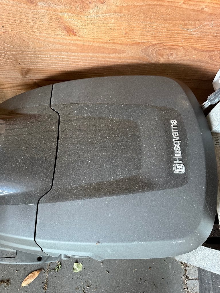 Husqvarna robotmaaier garage, Ophalen, Zo goed als nieuw, 20 tot 25 cm, Husqvarna