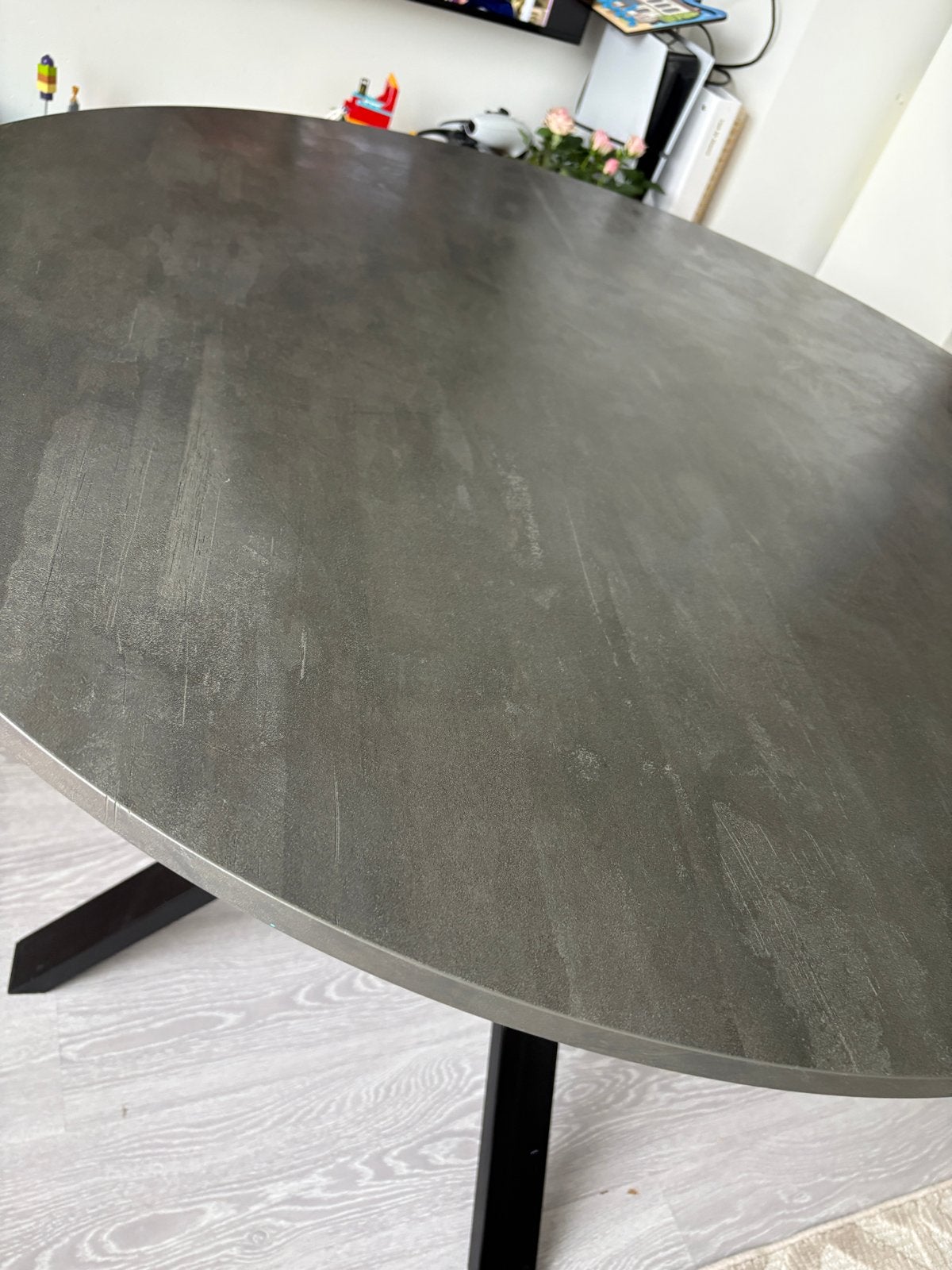 Ronde eettafel met gebruikerssporen, nog in goede staat, Ophalen, Gebruikt, Rond, Metaal