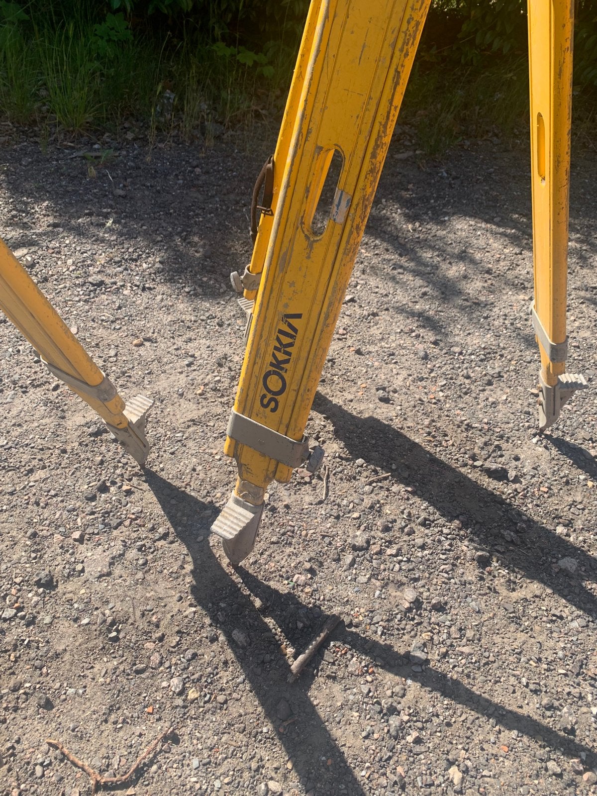 Sokkia landmeterstripod, Ophalen, Gebruikt