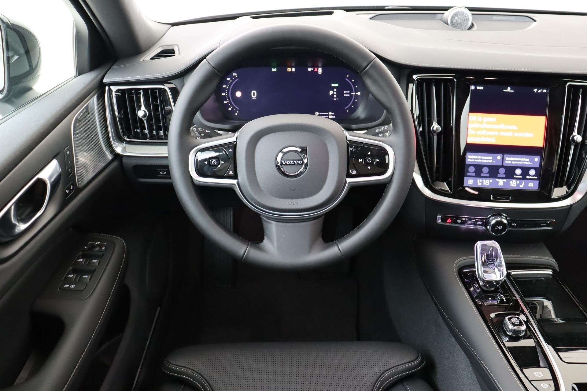 Volvo V60 T8 PLUG-IN HYBRID AWD ULTRA DARK PERFORMANCE ED. *, Auto's, Automaat, 12 maanden, Euro 6, 4 cilinders