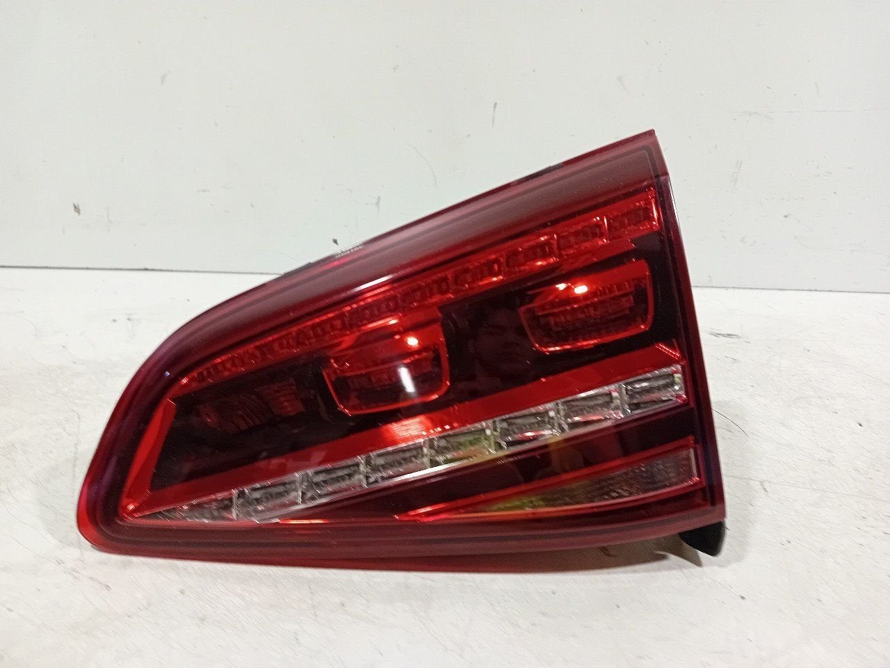 Achterlicht kofferdeksel achterklep rechts Volkswagen Golf, Onderdelen@venauto.nl, Van der Ven Autorecycling B.V., Gebruikt, Ettenseweg 76, 4706 PB Roosendaal, The Netherlands