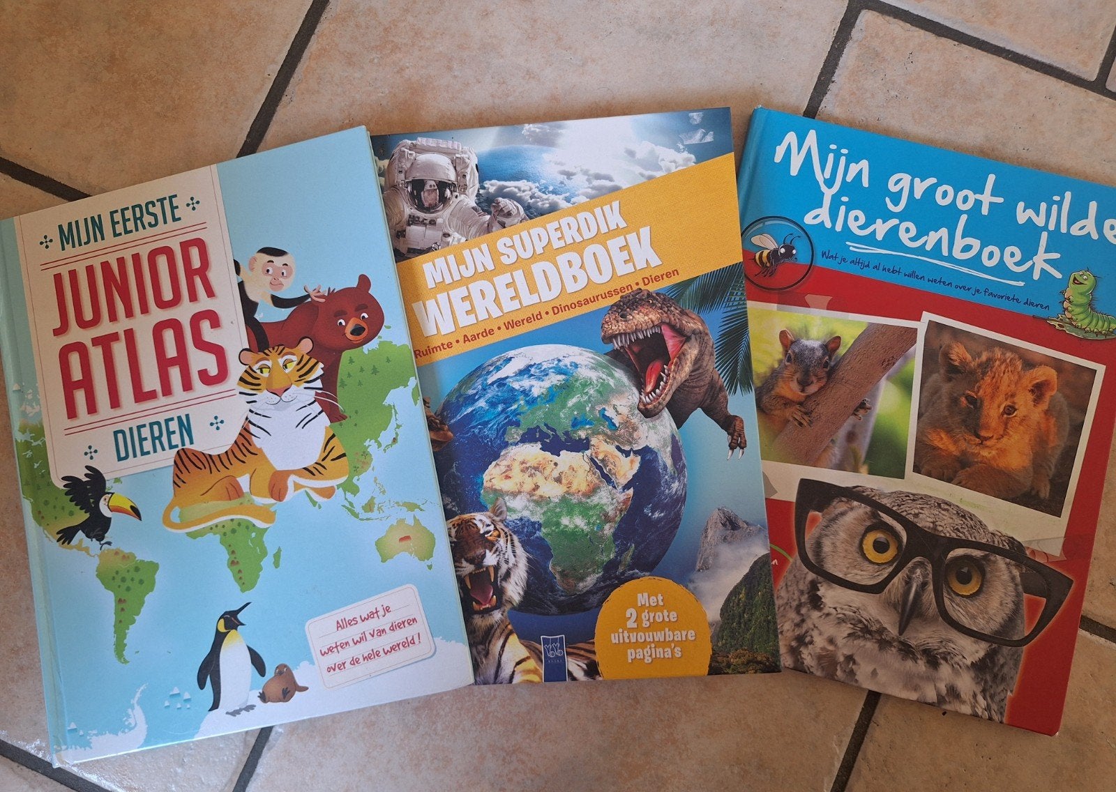 Junior Atlas, Wereldboek, Dierenboek, Boeken, Kinderboeken | Jeugd | onder 10 jaar, Ophalen of Verzenden, Gelezen, Non-fictie