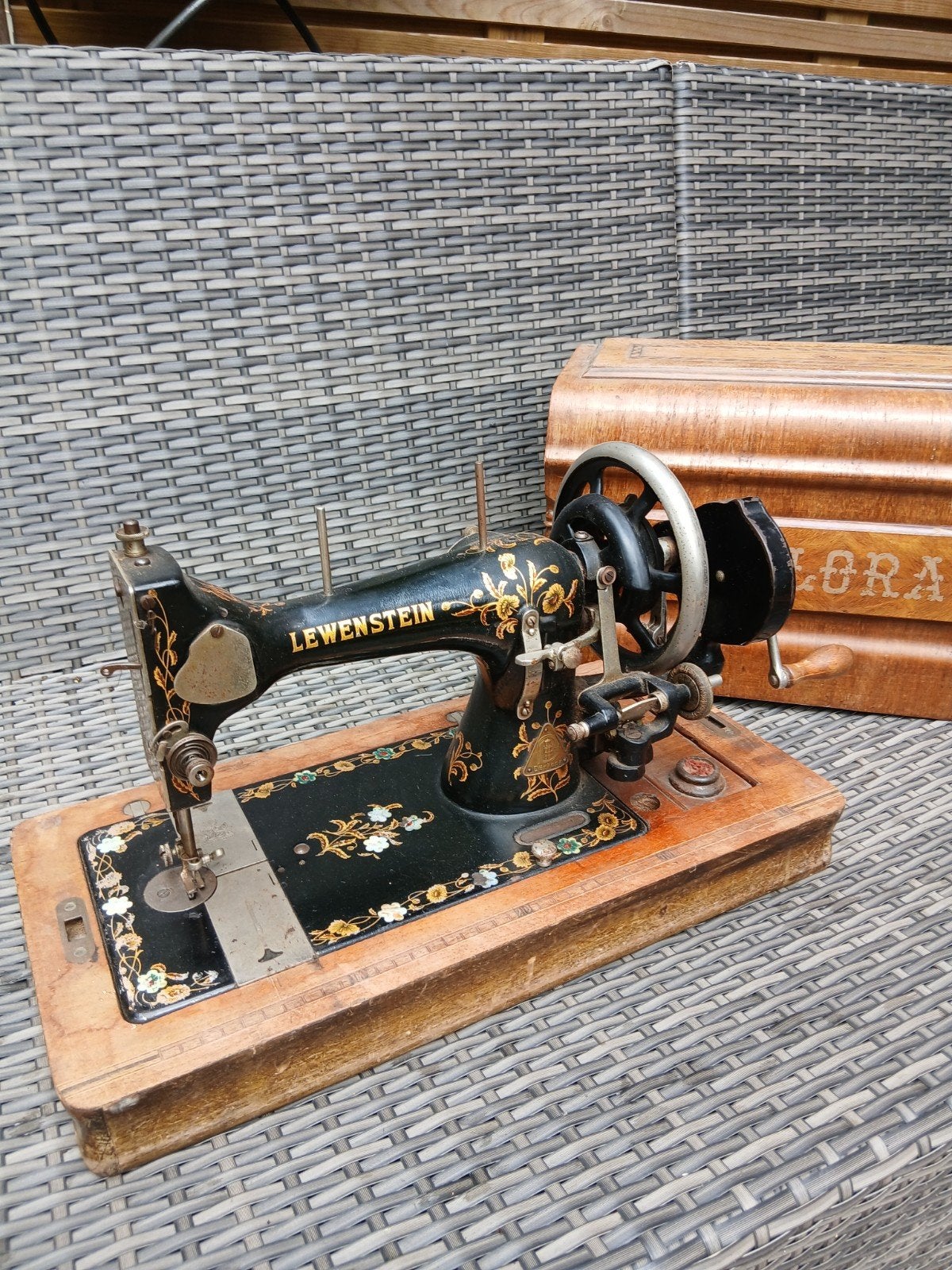Naaimachine retro vintage lewenstein flora, Hobby en Vrije tijd, Naaimachines en Toebehoren, Ophalen, Gebruikt, Naaimachine, Lewenstein
