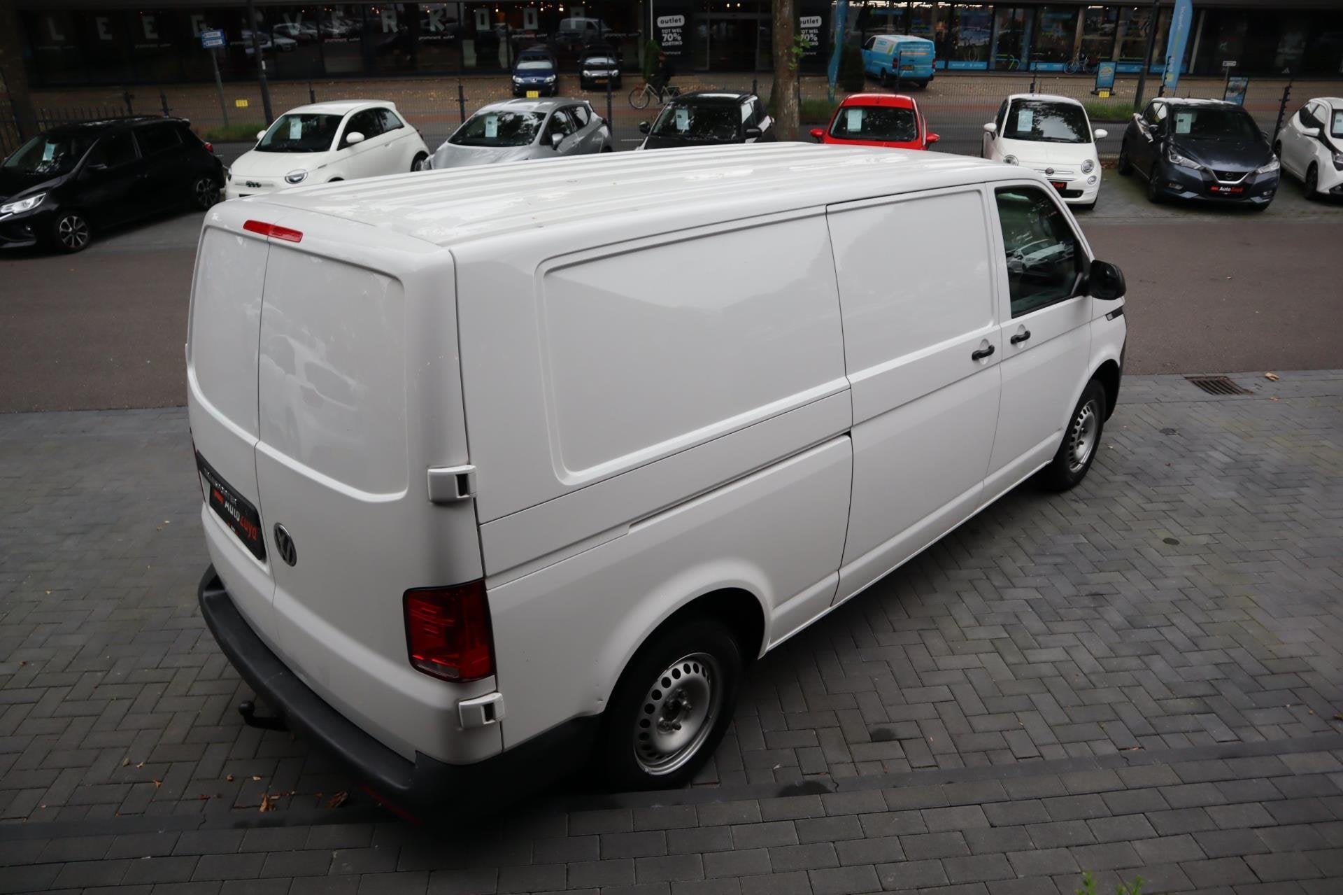 Volkswagen Transporter 2.0 TDI L2H1 T6 150pk Airco / Bluetoo, Voorwielaandrijving, Gebruikt, Zwart, 4 cilinders