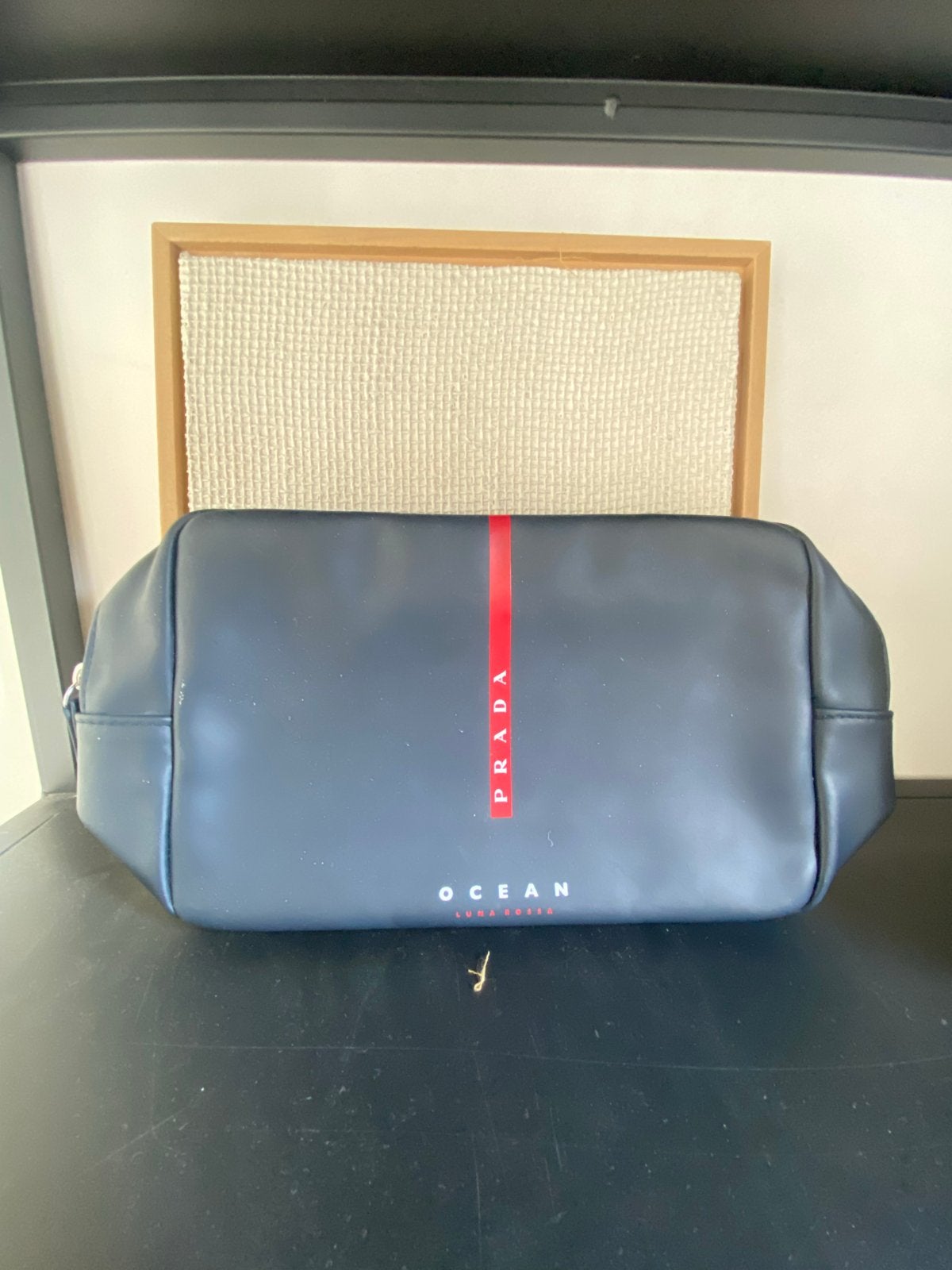 Prada Ocean Luna Rossa Toilettas / Clutch - Donkerblauw, Ophalen, Zo goed als nieuw, Blauw, Heer of Dame