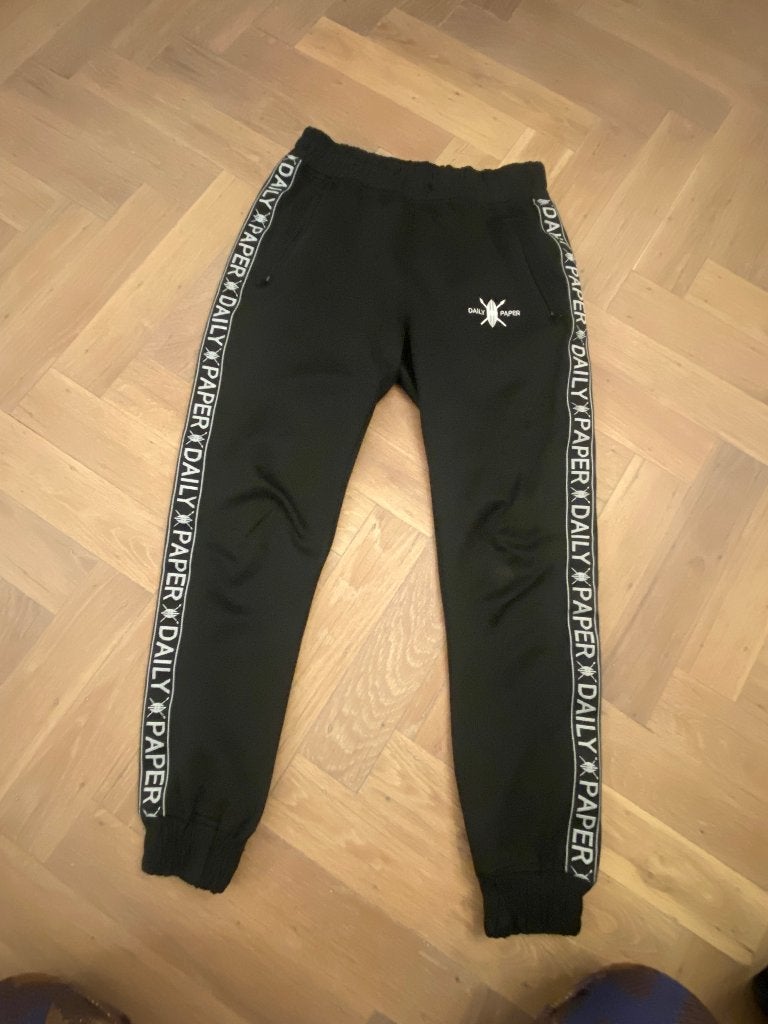 Daily paper broek xs, Kleding | Heren, Ophalen of Verzenden, Zo goed als nieuw, Maat 46 (S) of kleiner